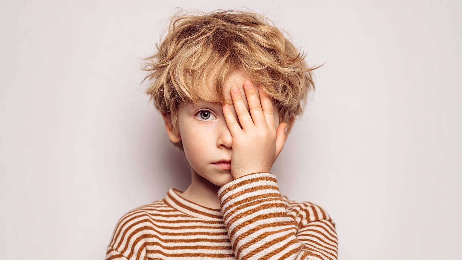 Çocuğunuzun Migreni Erişkinden farklı: 5 Gizli Fark